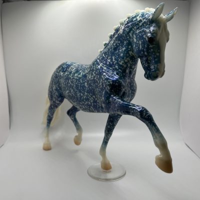 Breyer Vail 2023 Collector Club Web Special Christmas Blue Filigree On The Totalis Mold (1,000 Made)