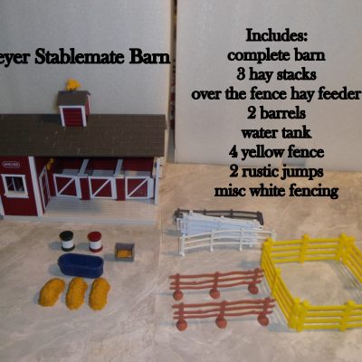 Retired Breyer stablemate scale Barn with accessories